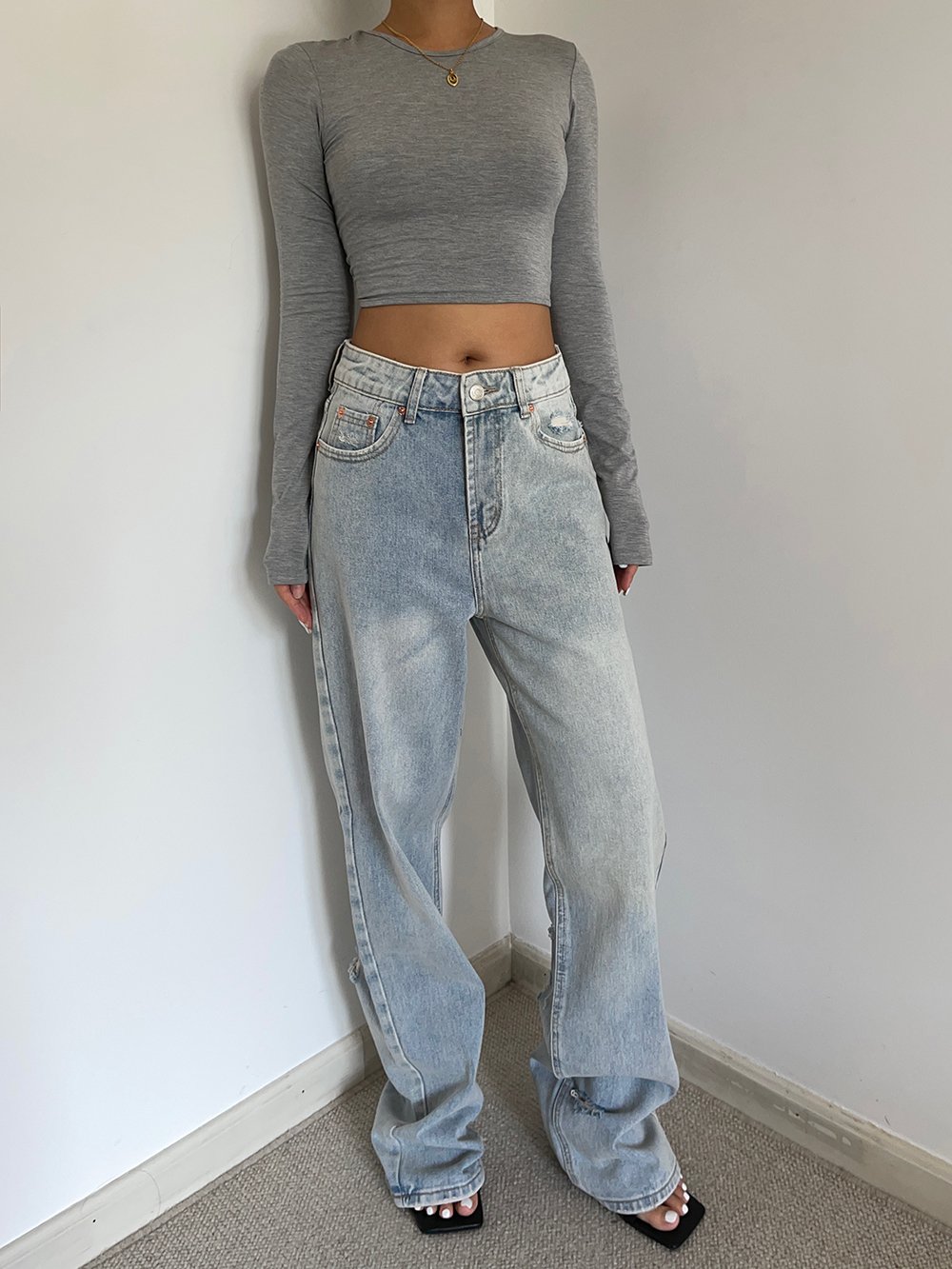 Wide Legs Jeans that Stand Out