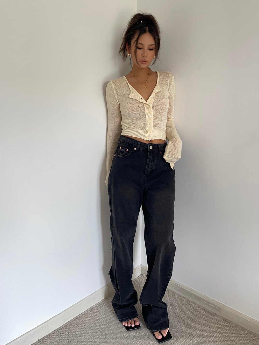 Casual Outfit with Wide Legs Jeans