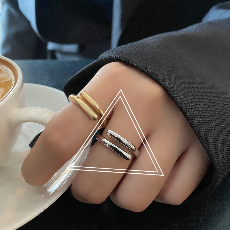 Elegant Line Metal Texture Ring - Gold