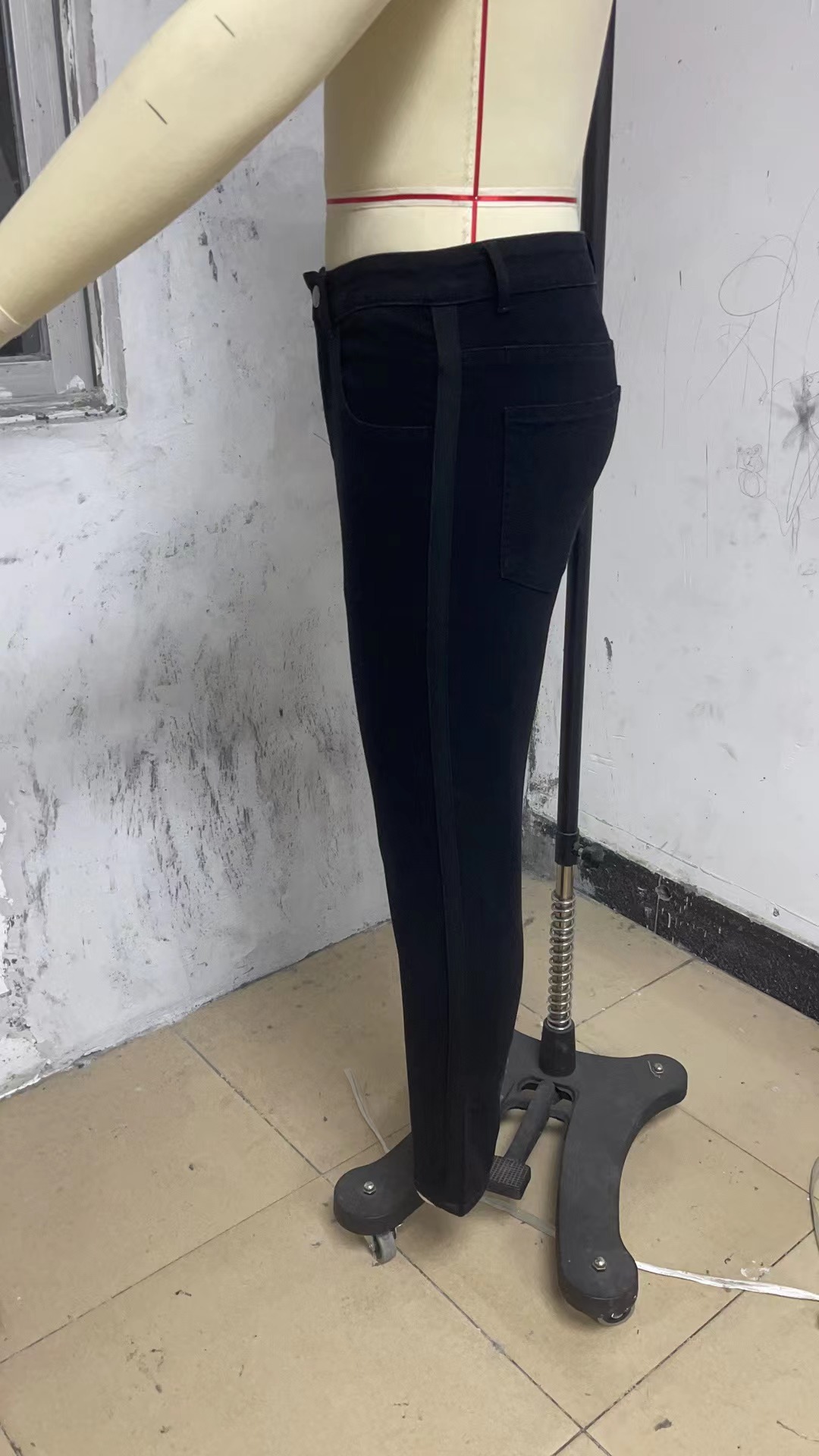 Men's Ripped Black Slim-fit High Waist Denim Trousers Image 7