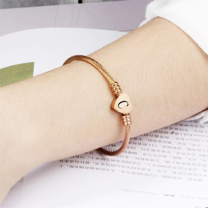 Simple Love Bracelet Gold