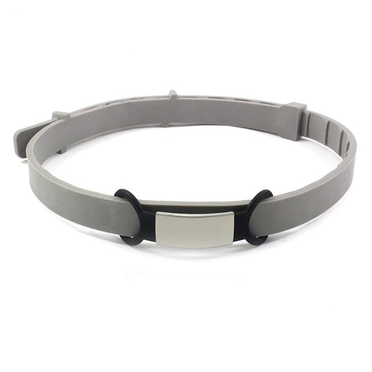 Simple Silicone Flea Repellent Pet Collar - Close Up