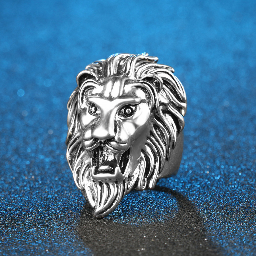 Golden Domineering Lion's Head Ring 1