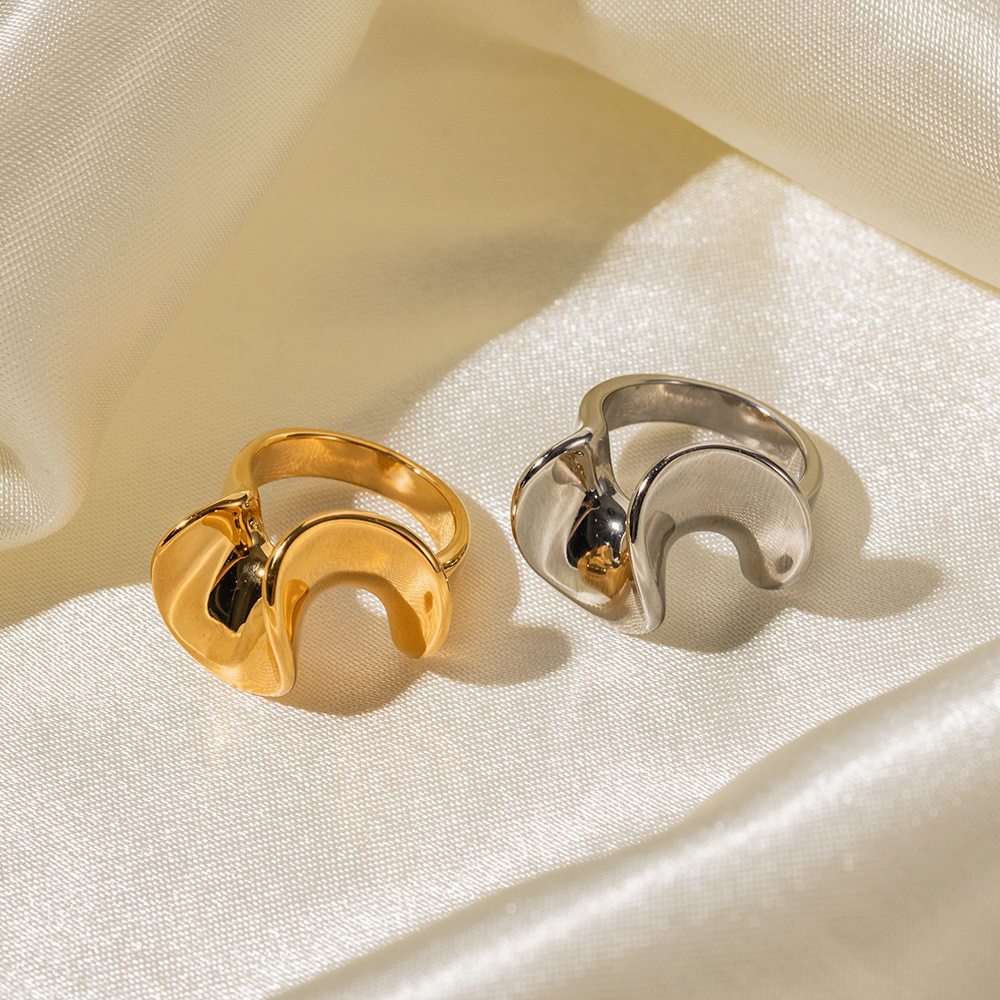 Ruffled Edge Ring Image 3