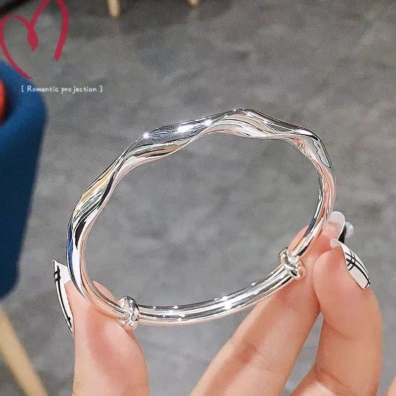 Simple Mobius Twisted Bracelet Image 1
