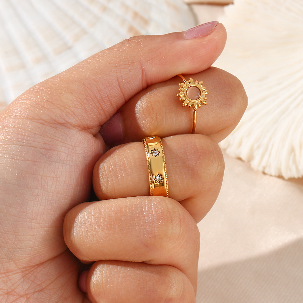 Vintage Zircon Star Ring 4