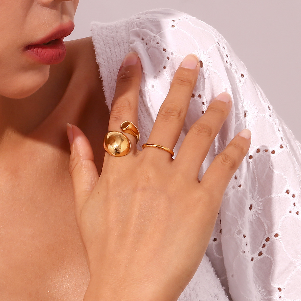 Rosie Gold Ring Image 11
