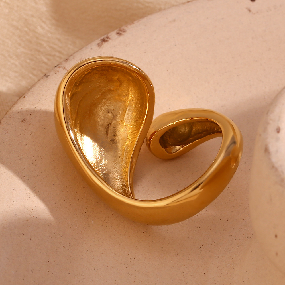 Rosie Gold Ring Image 7