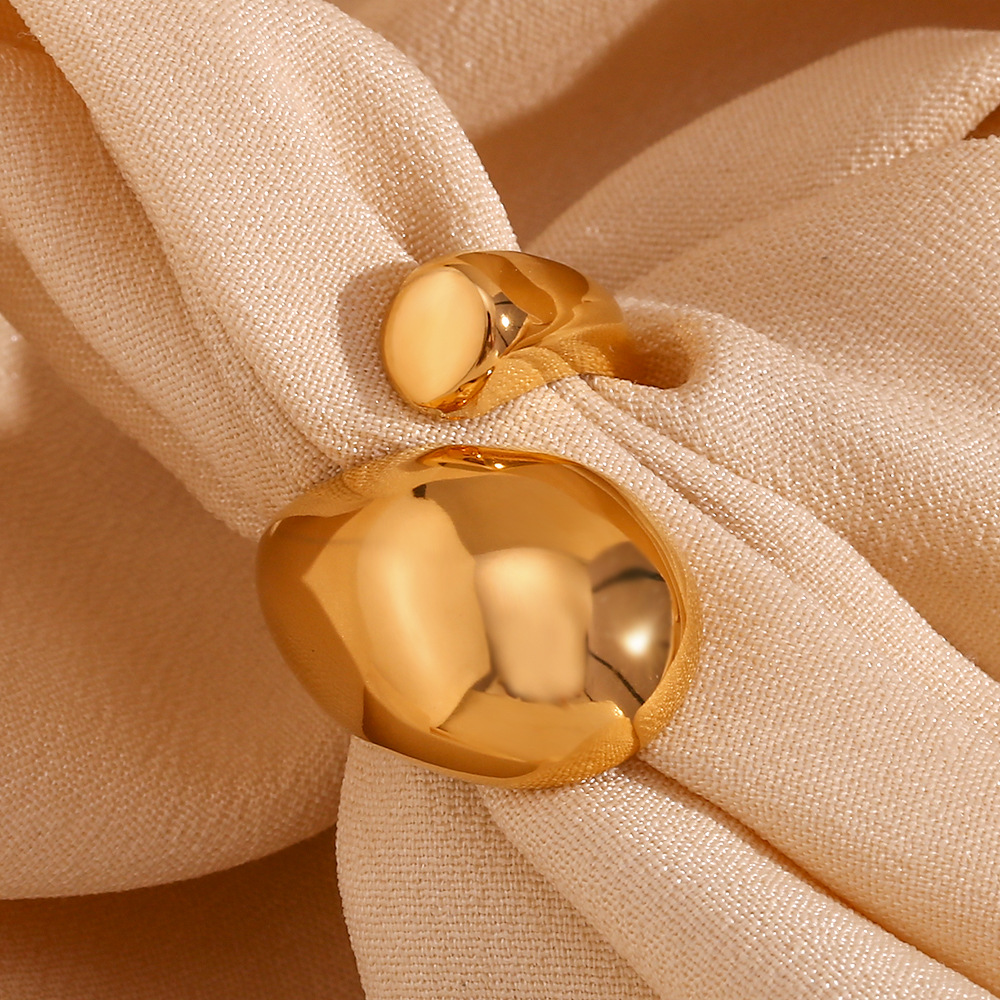 Rosie Gold Ring Image 4
