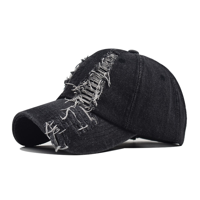 Men And Women Fashion Wash Hole Duck Tongue Hat In Use