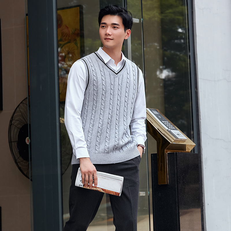 V-neck Vest in Black