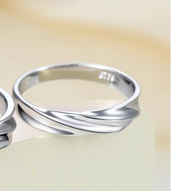 Mobius Strip Couple Ring Image 5