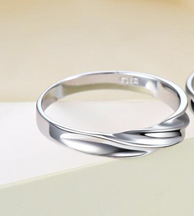 Mobius Strip Couple Ring Image 1