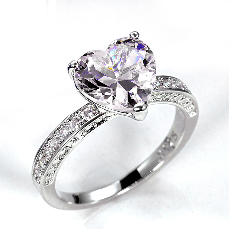 Anillo de circonita en forma de corazón Imagen 5