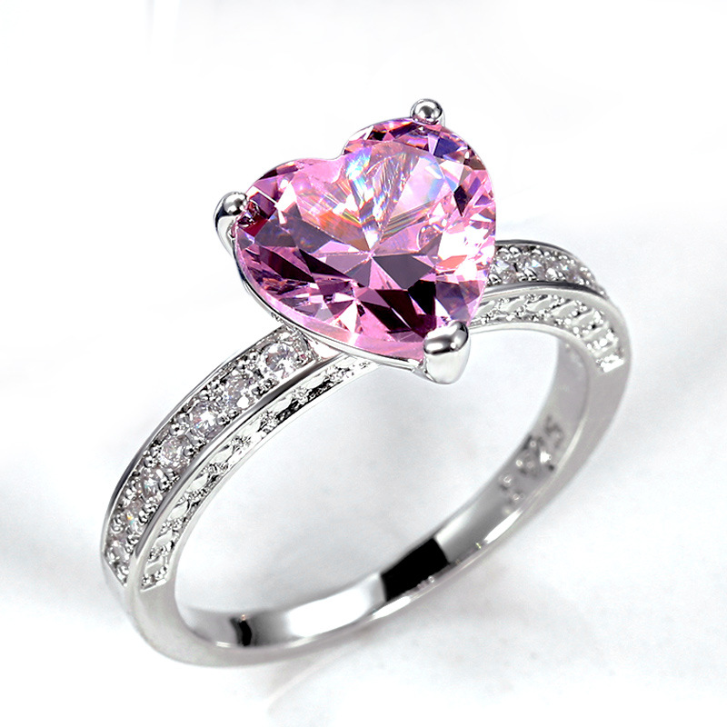 Anillo de circonita en forma de corazón Imagen 4