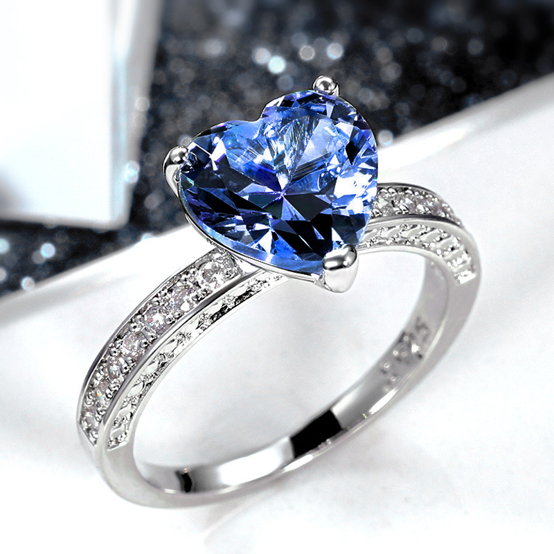 Anillo de circonita en forma de corazón Imagen 1