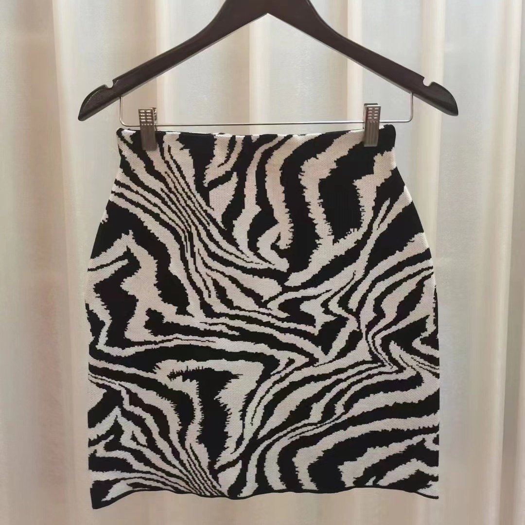Zebra Pattern Skirt Image 5