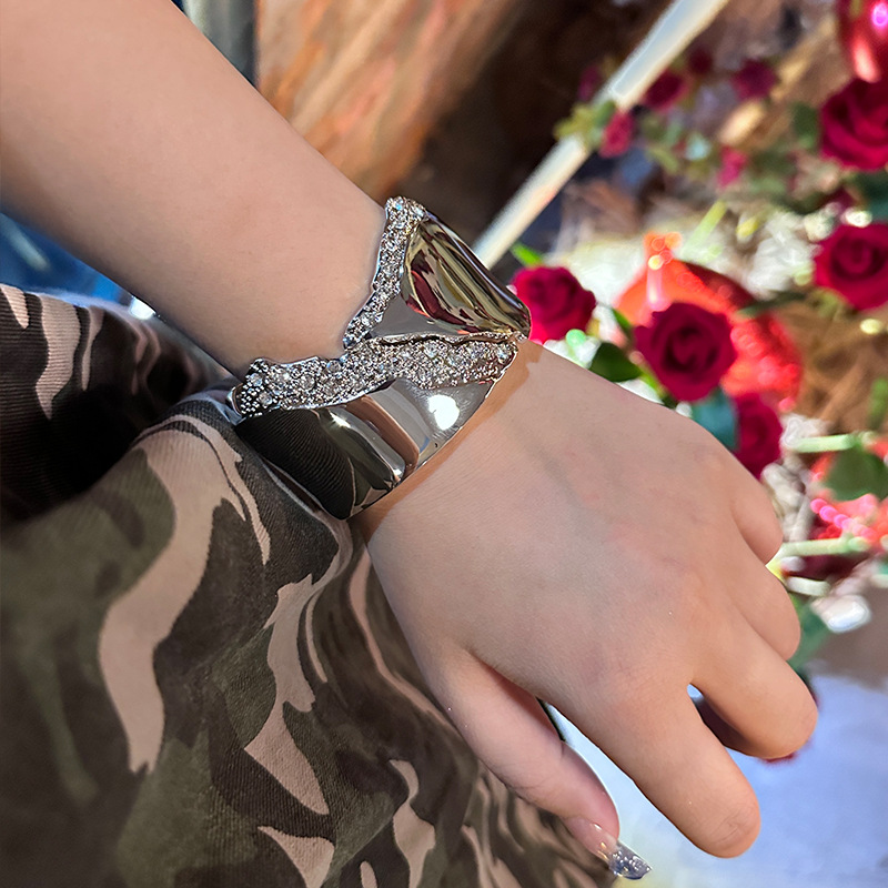 Simple Wide Face Bracelet in Silver