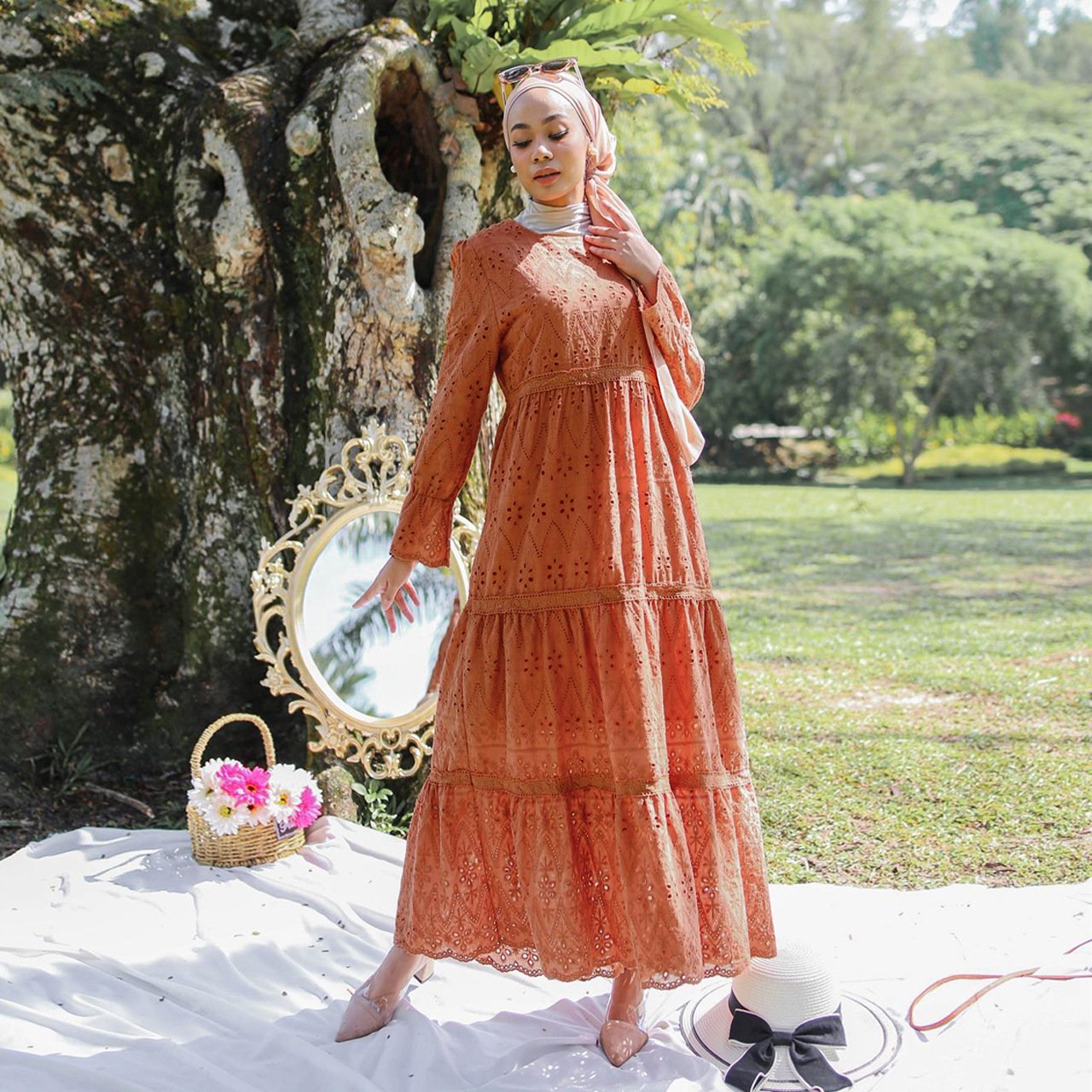 Hollow Lace Dress Image 2