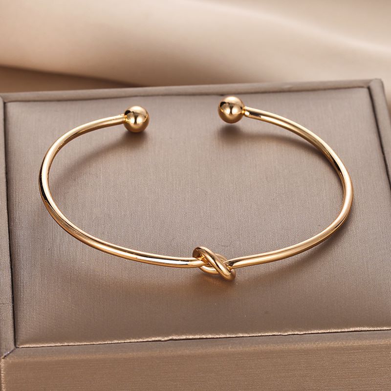 Metal Arrow Bracelet Image 3