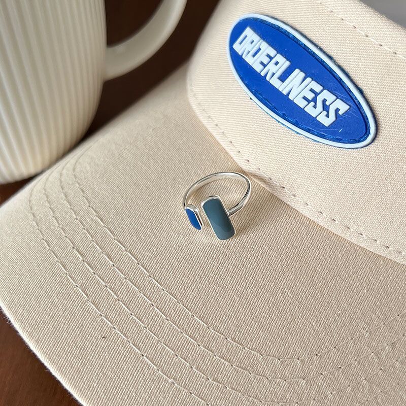 Women's Korean-style Simple Rectangular Geometric Ring Image 4