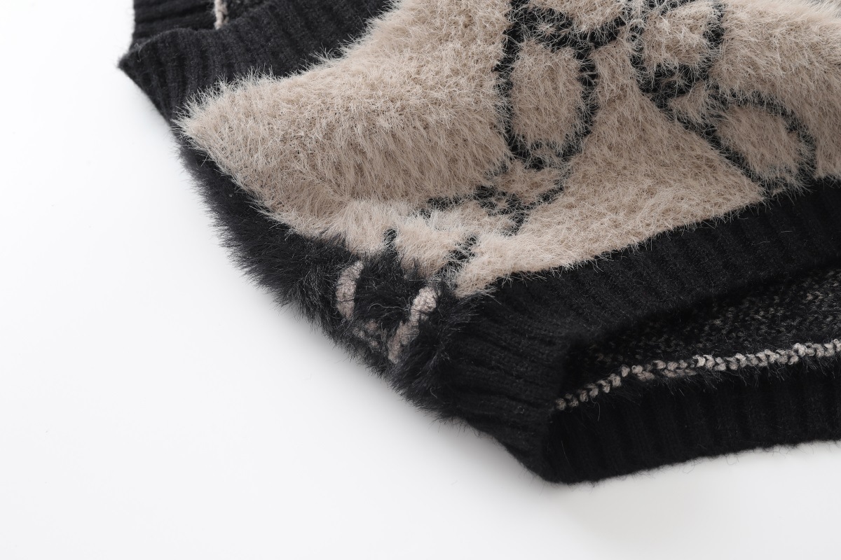 V-neck Sweater Image 13