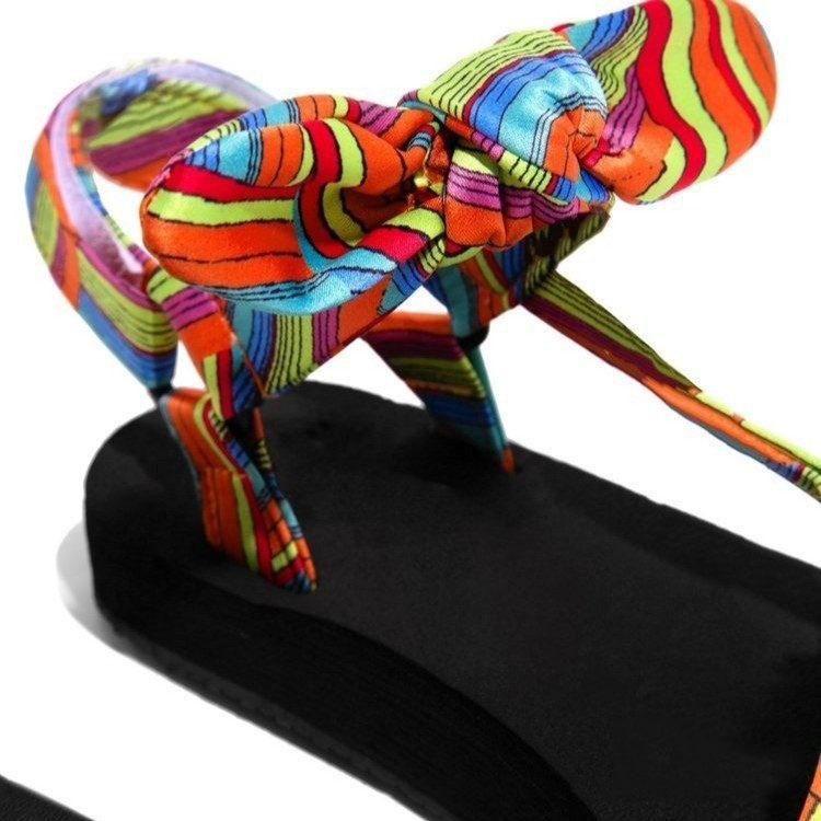 Elegant sandals with bow