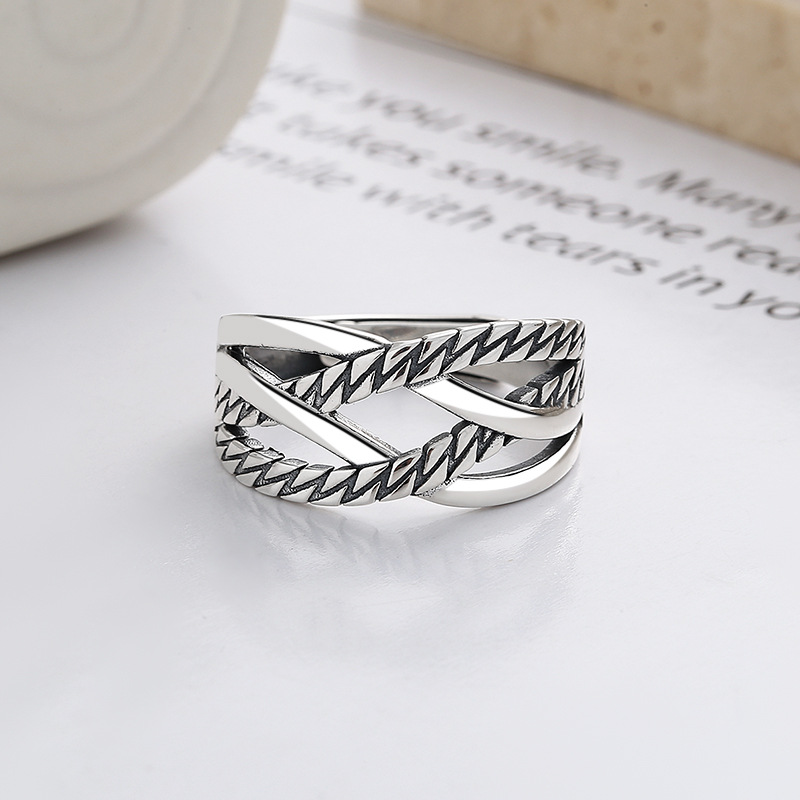 Twist Shape Line Cross Ring Image 1