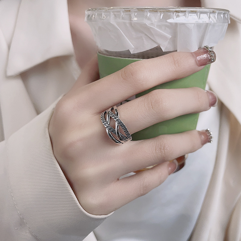 Twist Shape Line Cross Ring Image 3