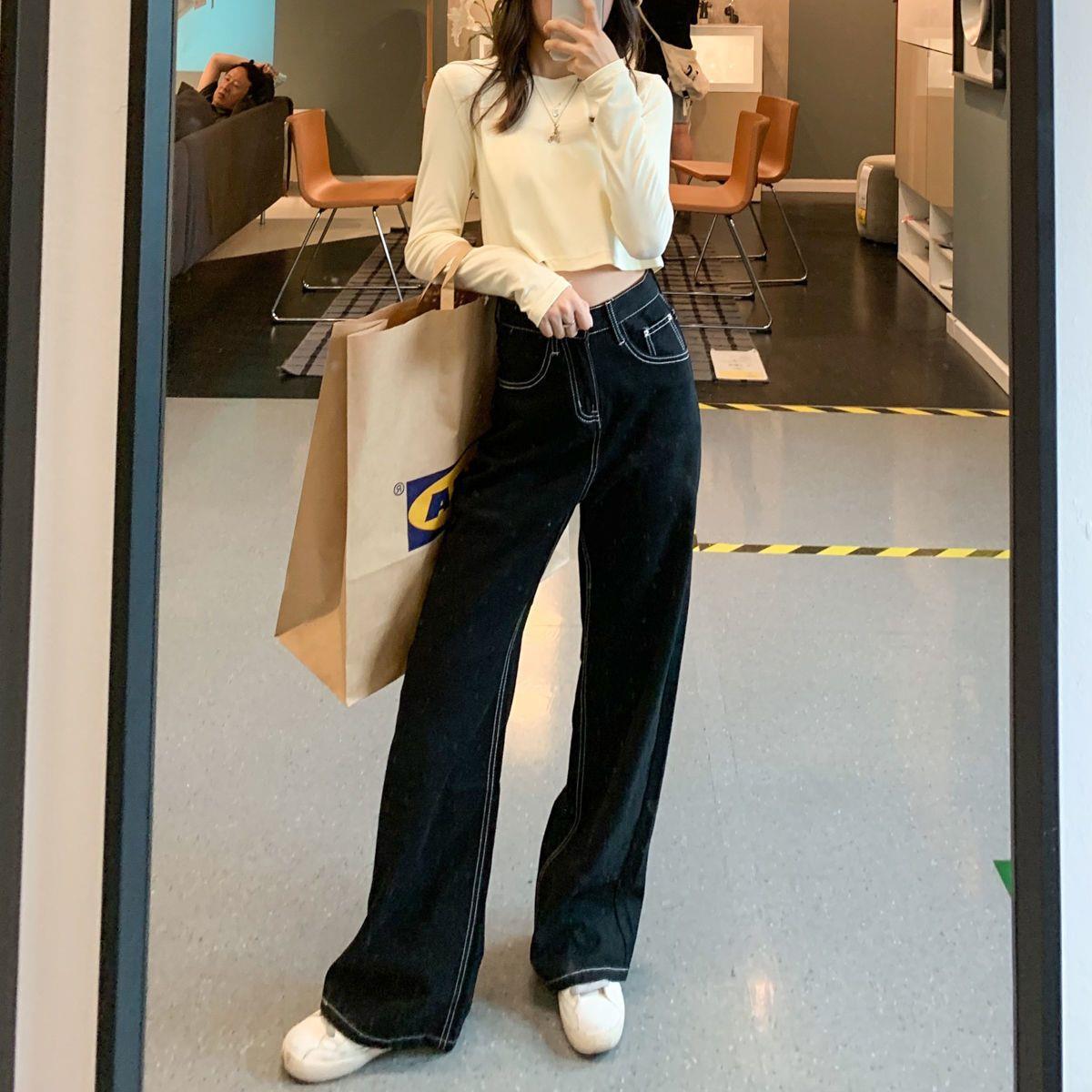 Slimming high waist jeans with flared leg fit