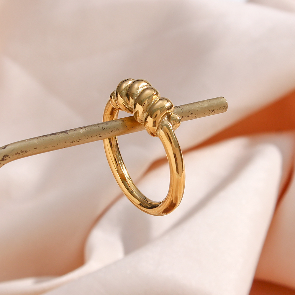 Lacrima Gold Ring Image 7
