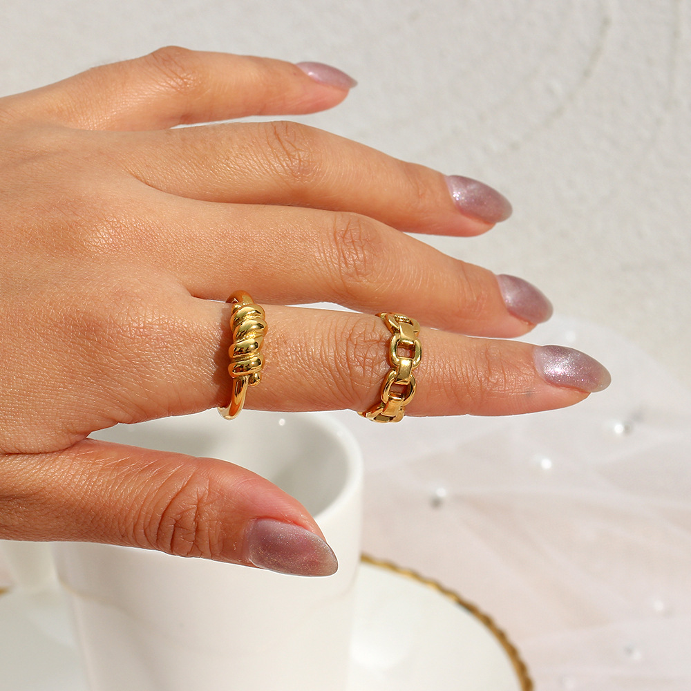 Lacrima Gold Ring Image 6