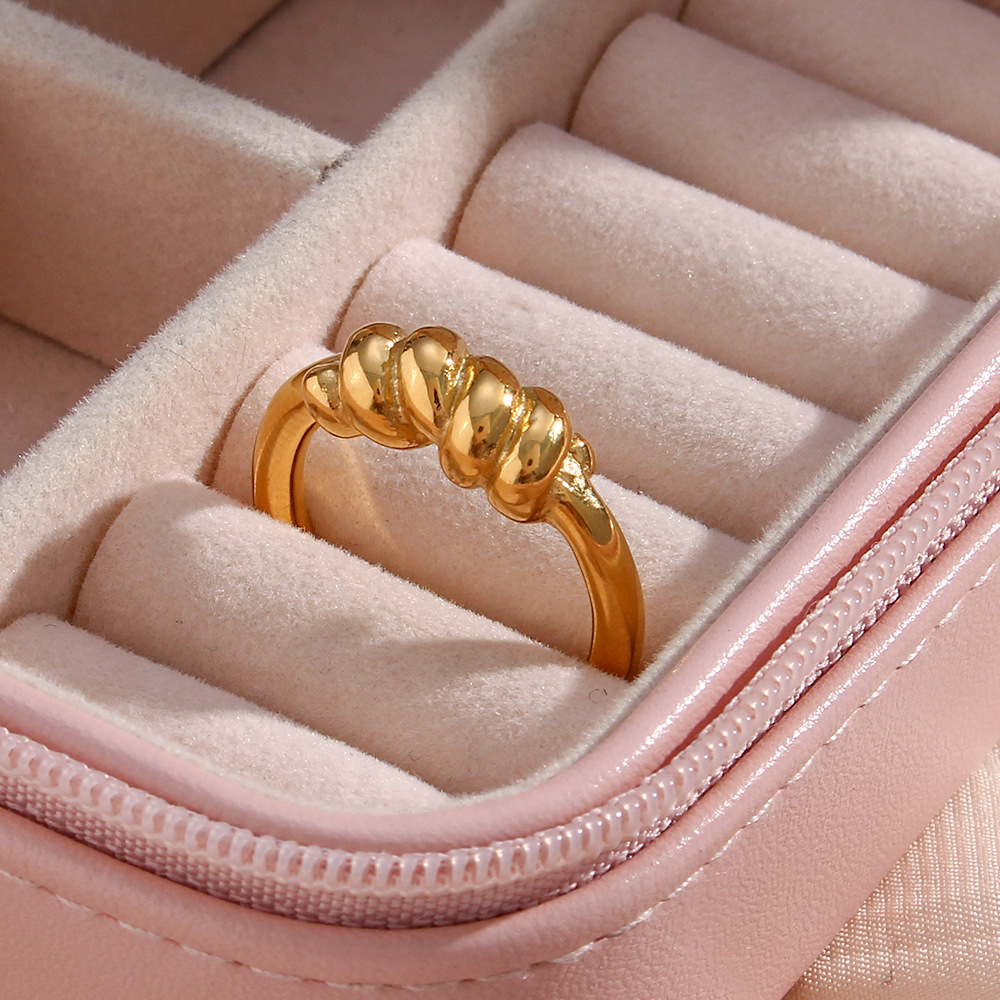Lacrima Gold Ring Image 5