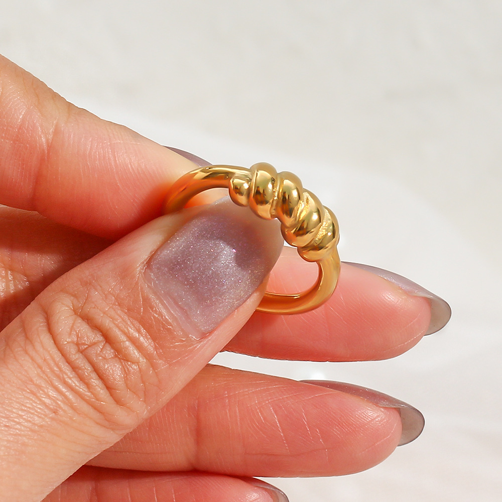 Lacrima Gold Ring Image 1