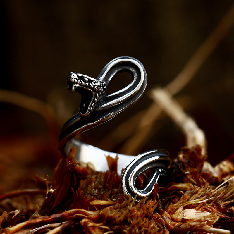 Elegant Snake Ring