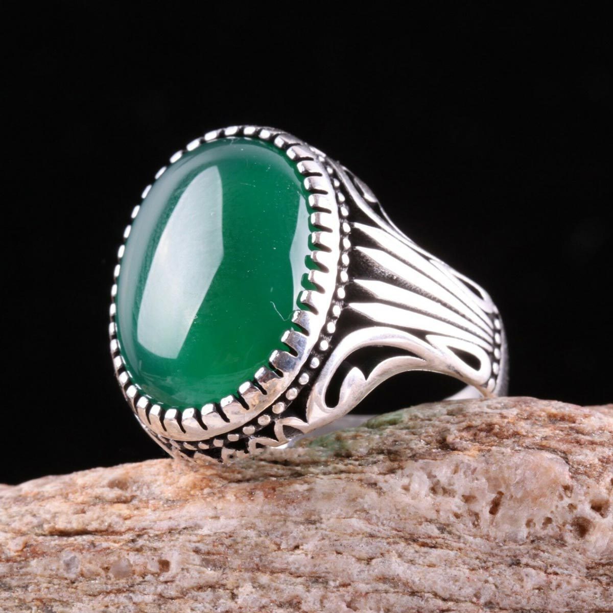 Vintage Natural Emerald Carved Totem Men's Ring 5