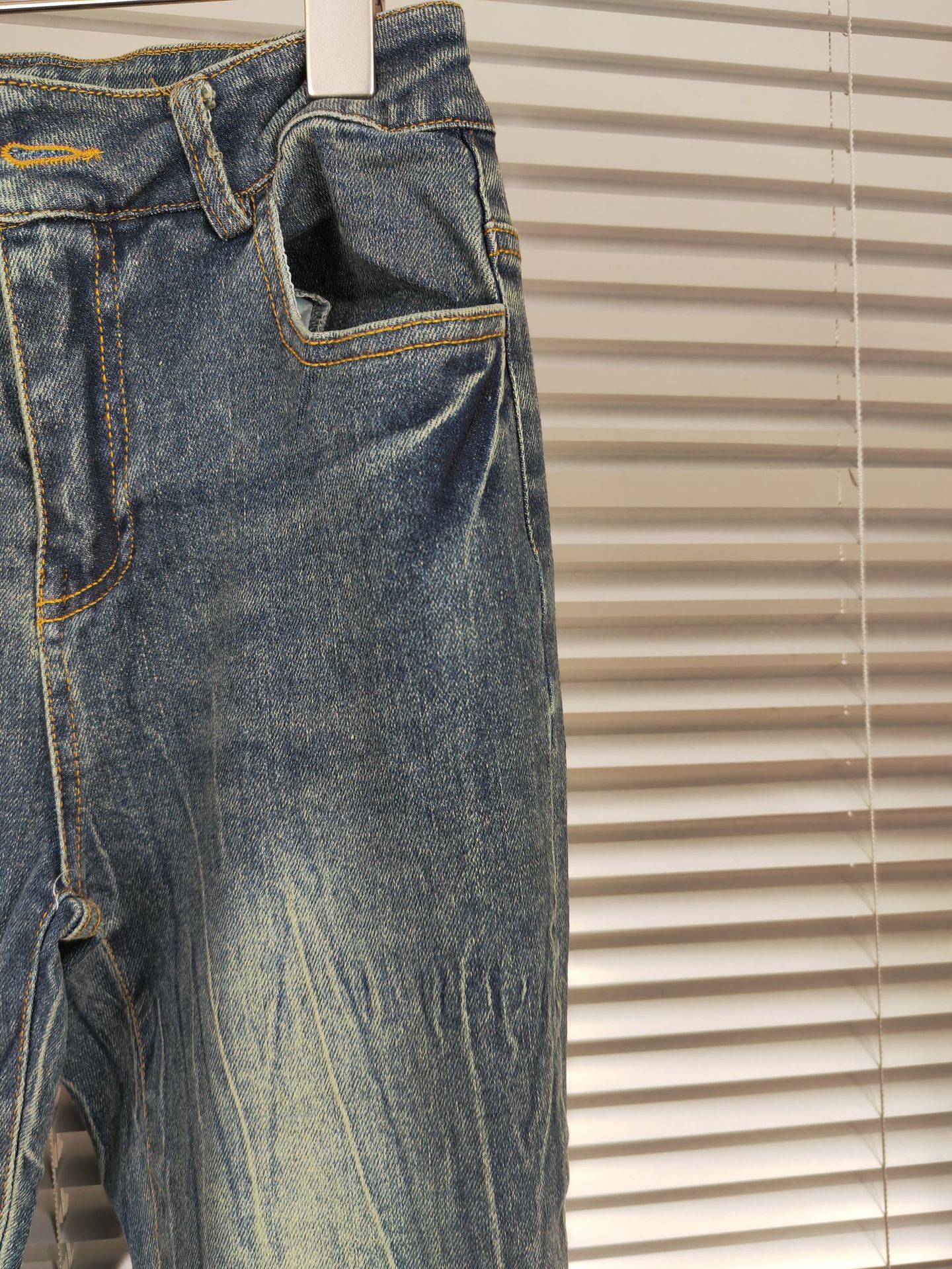 Etui-Jeans im amerikanischen Retro-Design, Bild 2