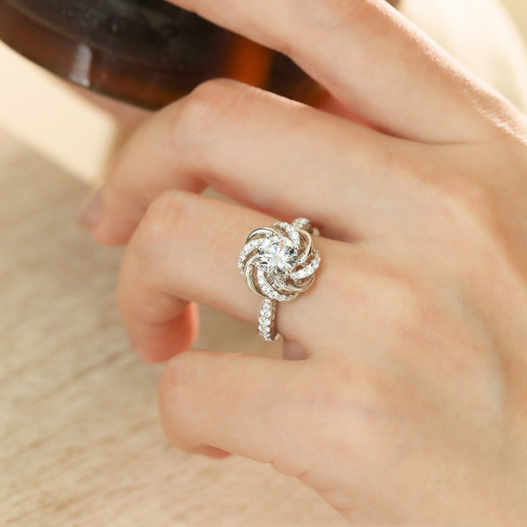 Imitation Moissanite Female Ring Image 1