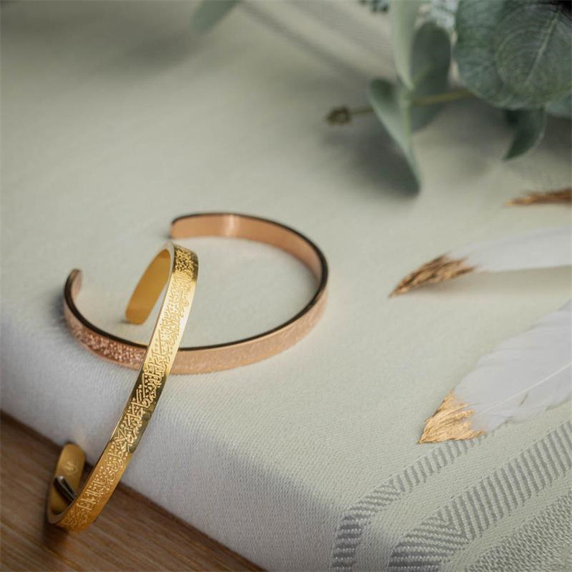 Pulsera de acero inoxidable tallada 2