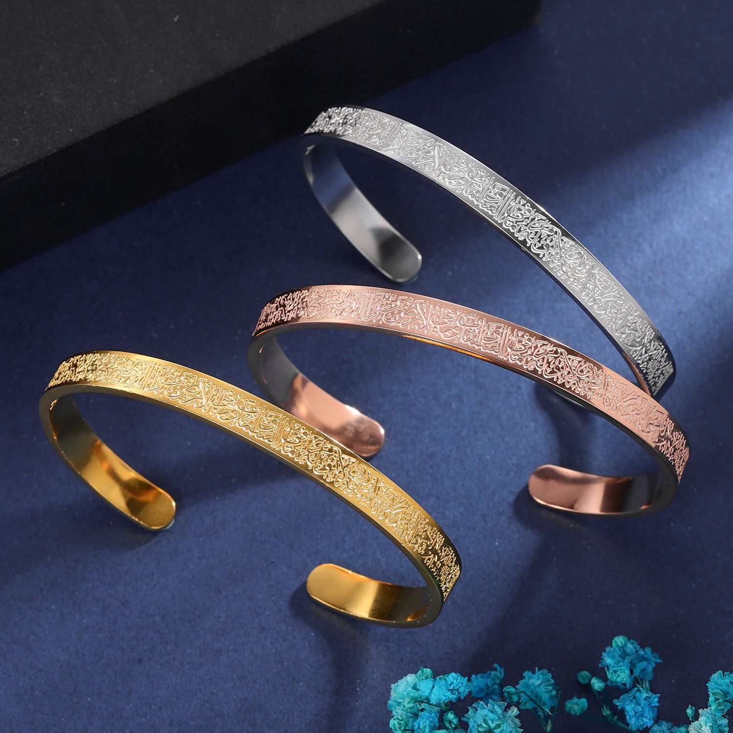 Pulsera de acero inoxidable tallada 1