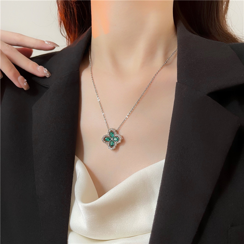 Elegant Pendant Design