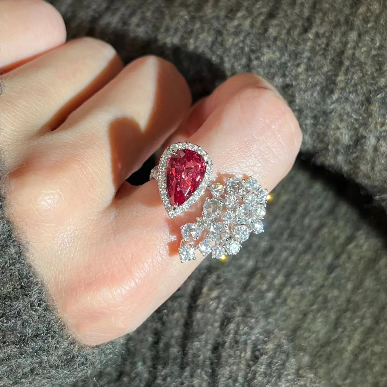 Inlaid Zircon Pigeon Blood Red Pearl Ring Image 3