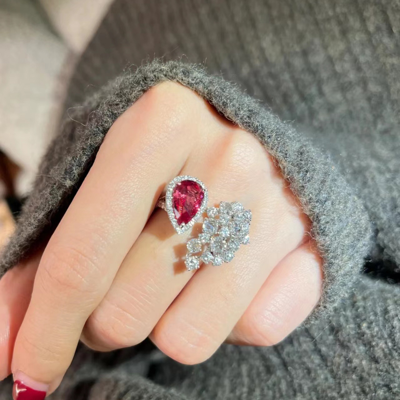 Inlaid Zircon Pigeon Blood Red Pearl Ring Image 2