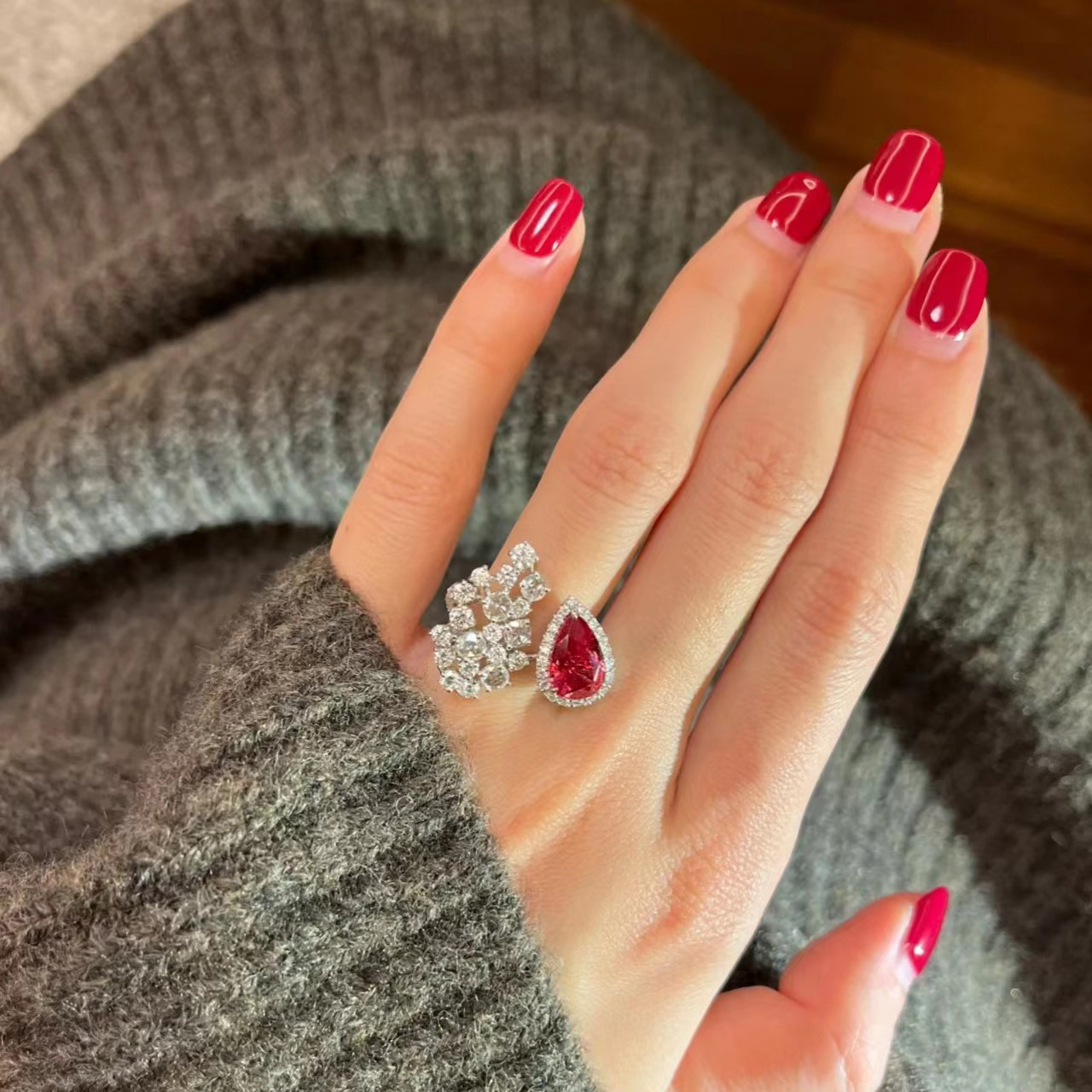 Inlaid Zircon Pigeon Blood Red Pearl Ring Image 5