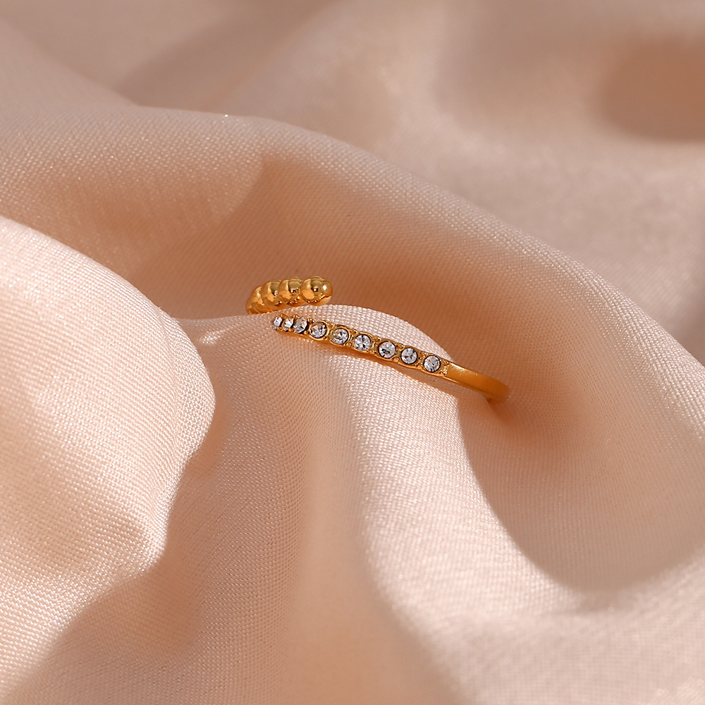 Close-up of the zircon details