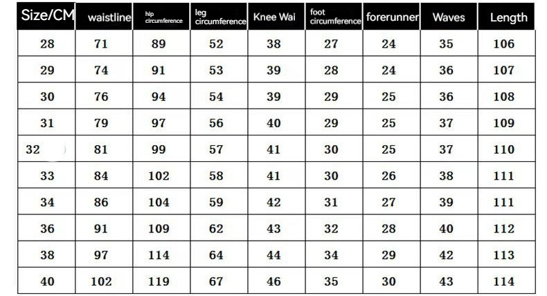 Stretch-Jeans im Retro-Stil mit Rissen und Diamanten