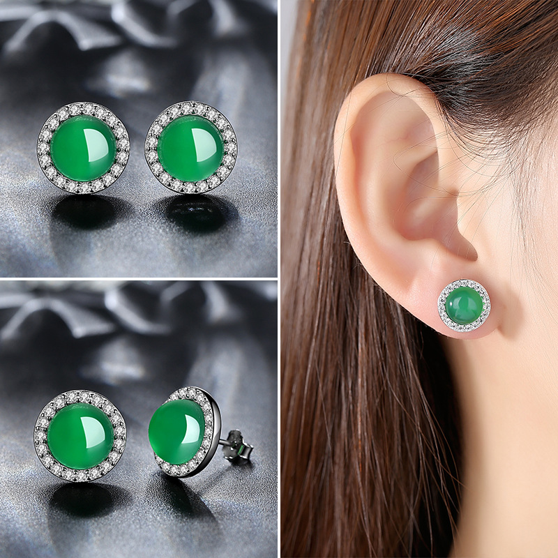 Orecchini a bottone color argento per outfit da festa o vacanza