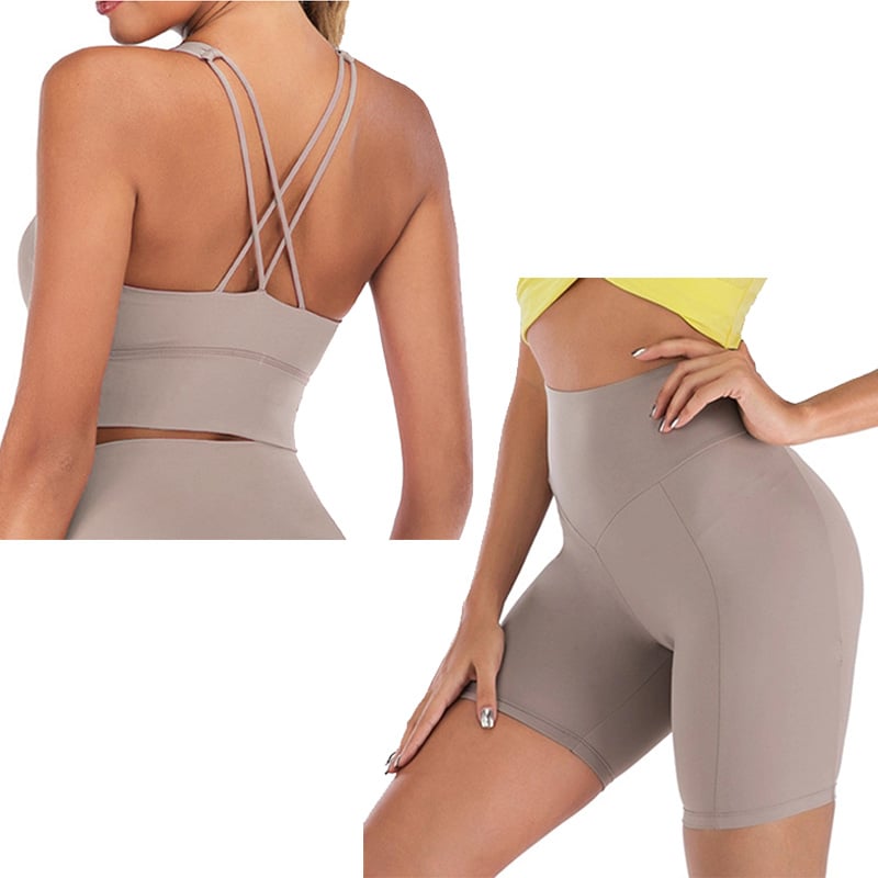 Women's Yoga Outfit Image 4