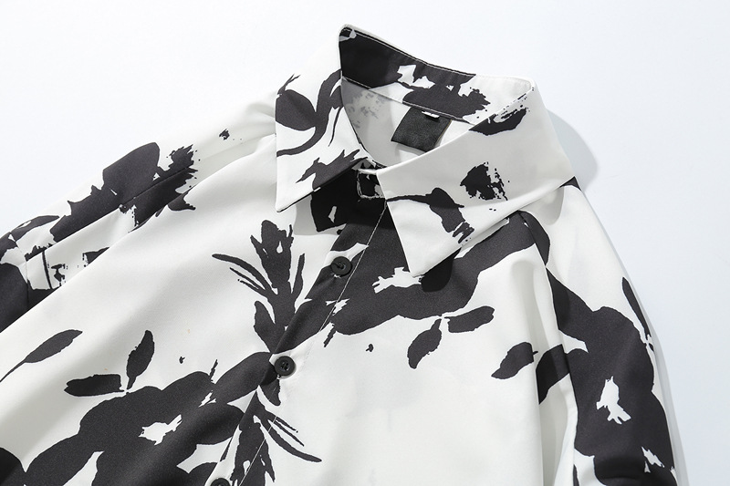 Long-sleeved shirt detail view