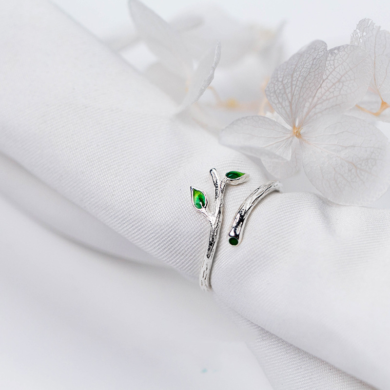 Women's Temperament Leaf Single Ring
